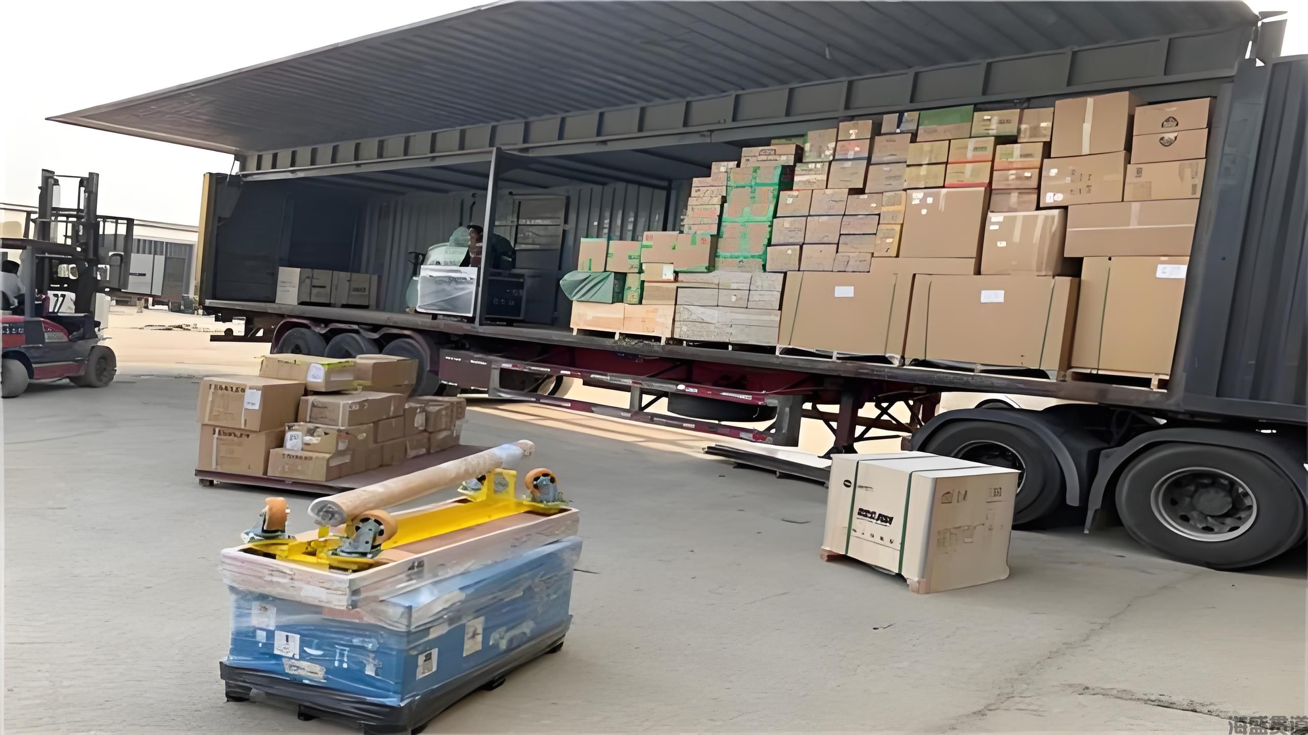 倉庫裝貨車.jpg